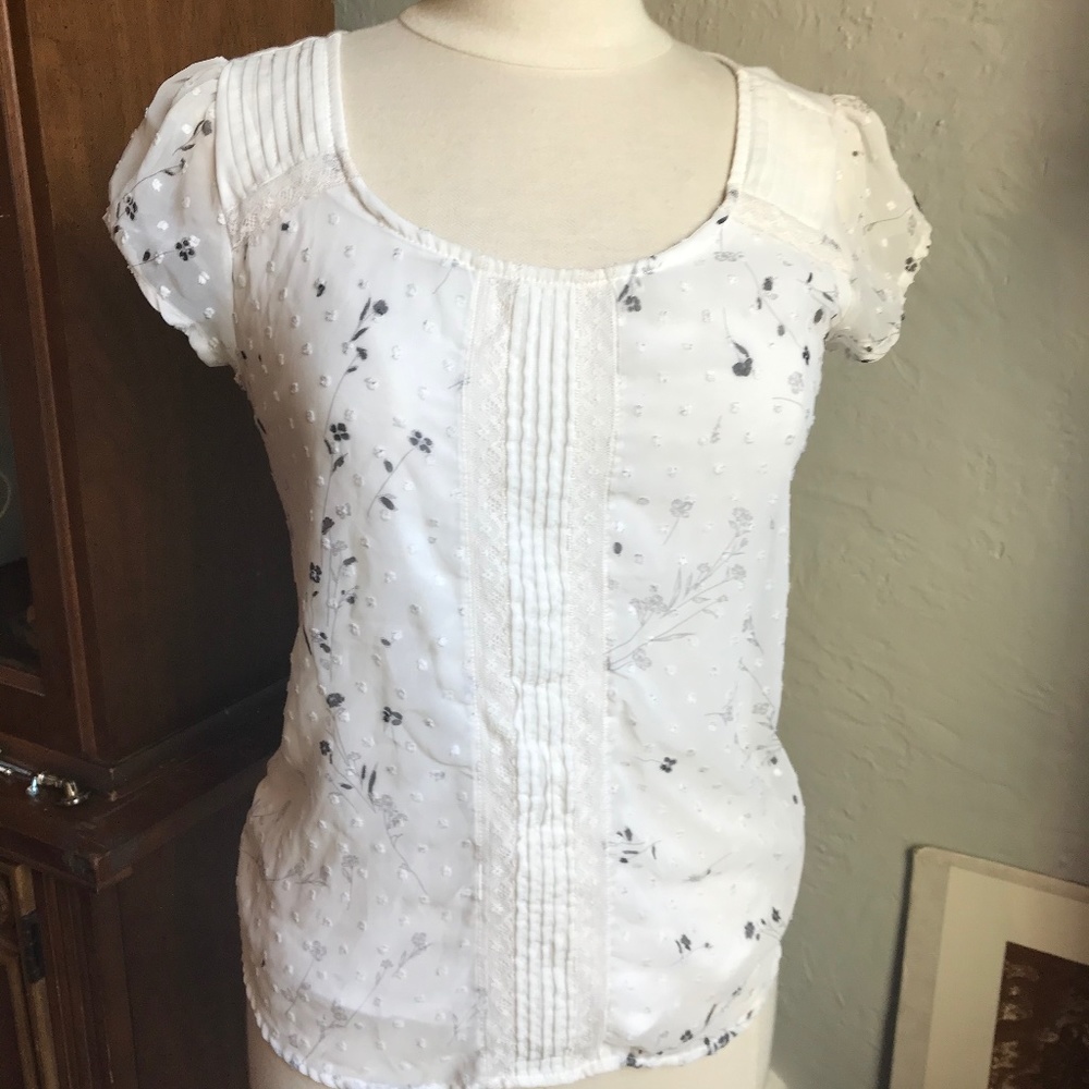 Lauren Conrad grey white floral blouse
